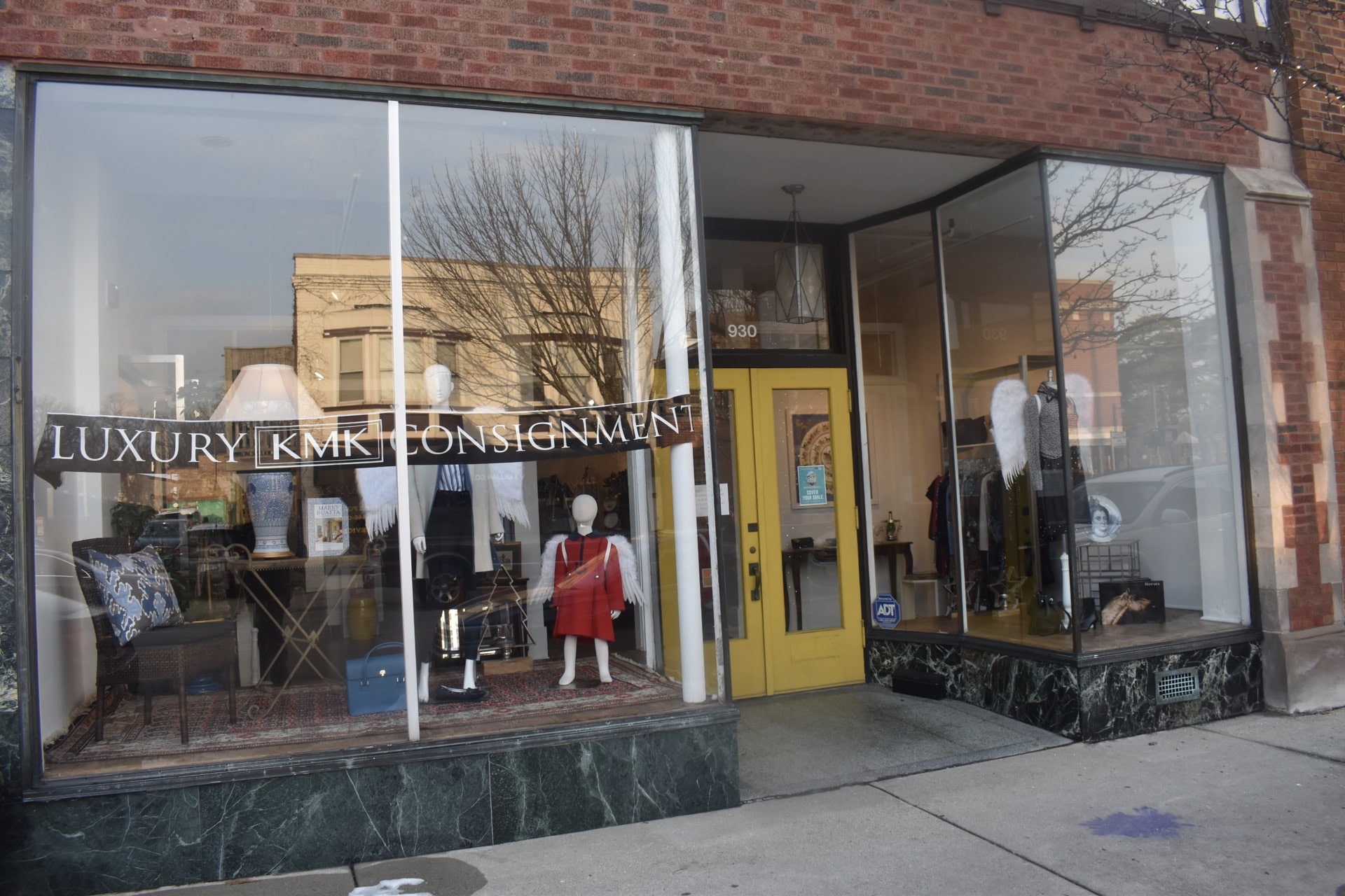 How to Start a Luxury Consignment Store