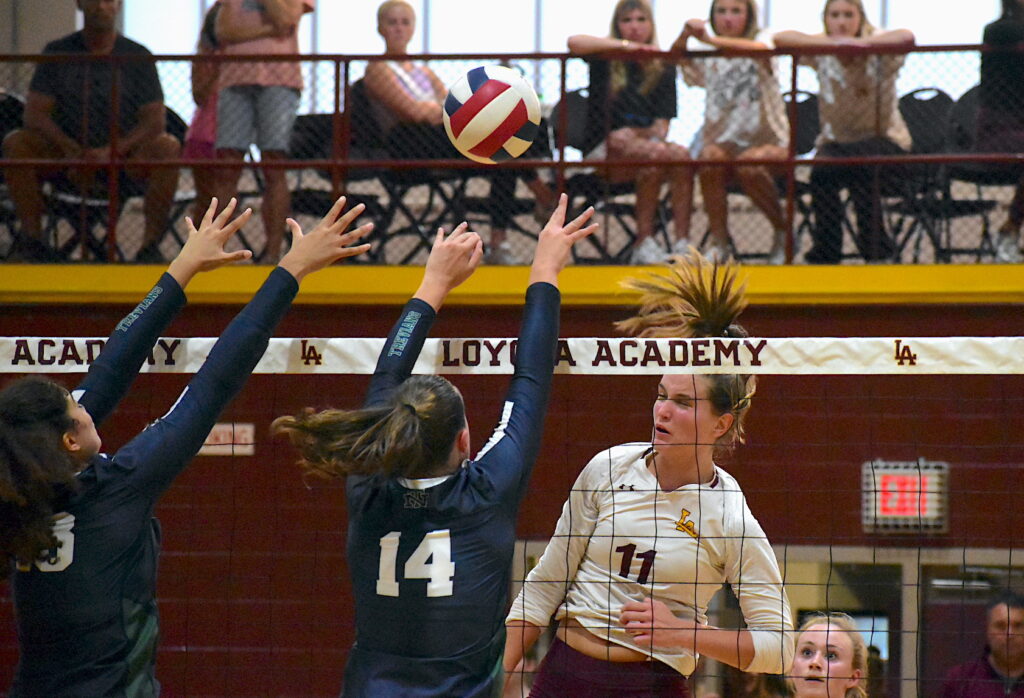 Loyola Sizes Up New Trier In Rivalry Volleyball Battle - The Record